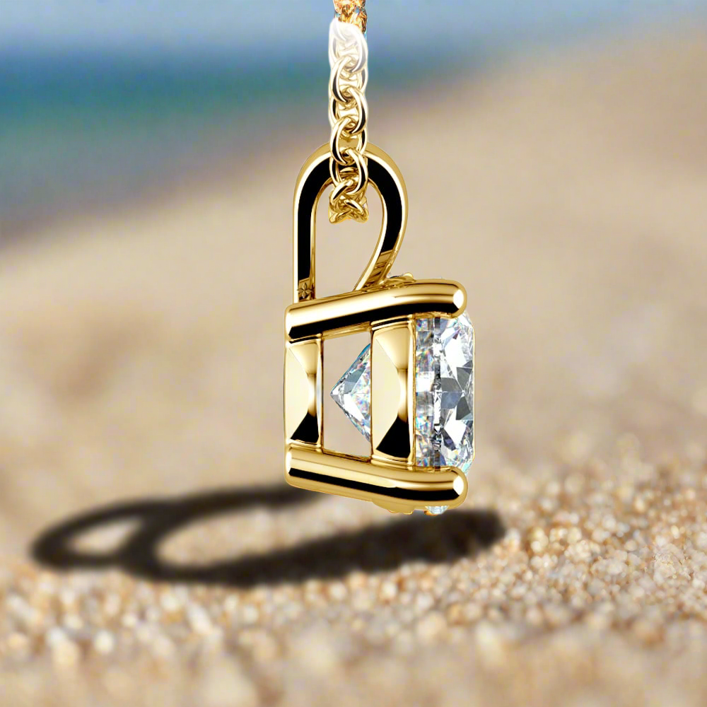 0.5/ 0.75 Ctw Prong Set Round Diamond Pendant In White /Yellow Gold G-VS