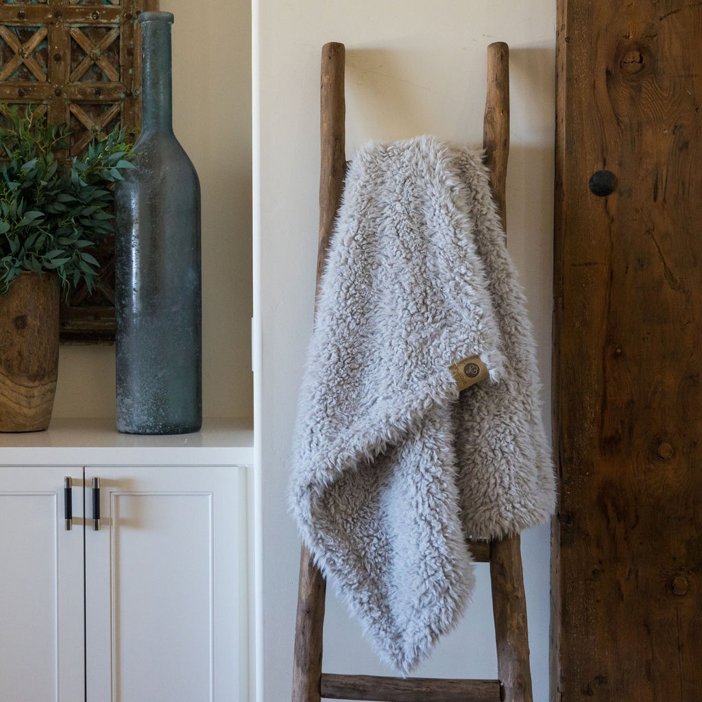 ANGEL PLUSH BLANKET | LITTLE - SILVER CLOUD-1